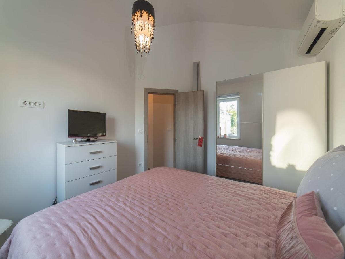 Apartment Fiora Kaštela Kültér fotó
