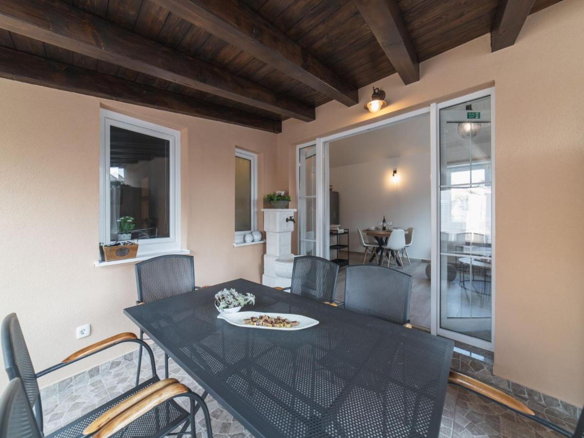 Apartment Fiora Kaštela Kültér fotó