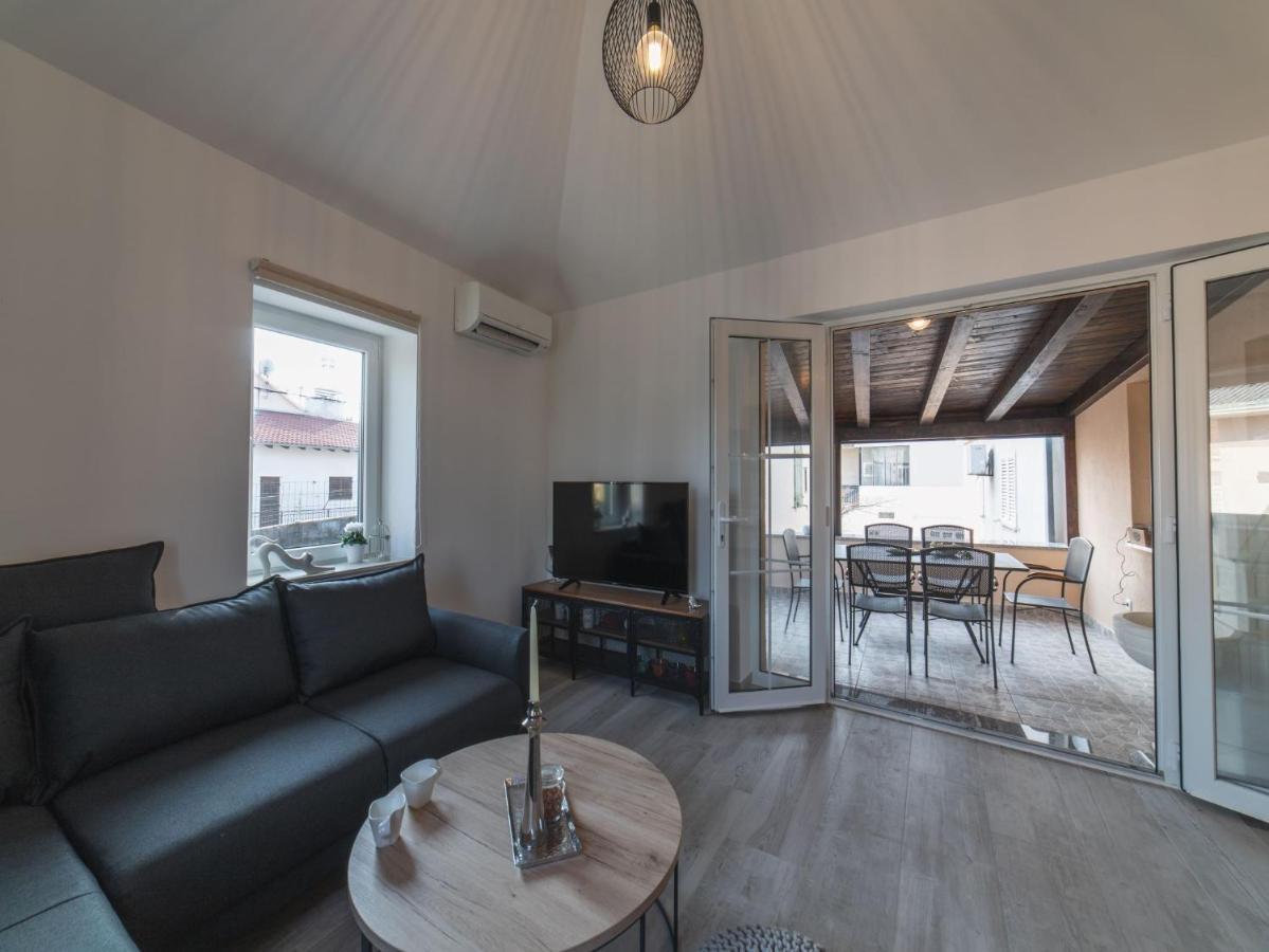 Apartment Fiora Kaštela Kültér fotó